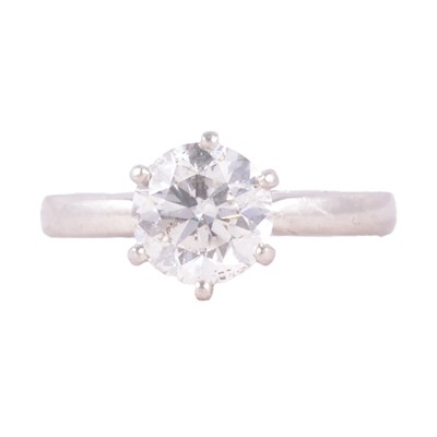 Lot 65 - A diamond solitaire ring.
