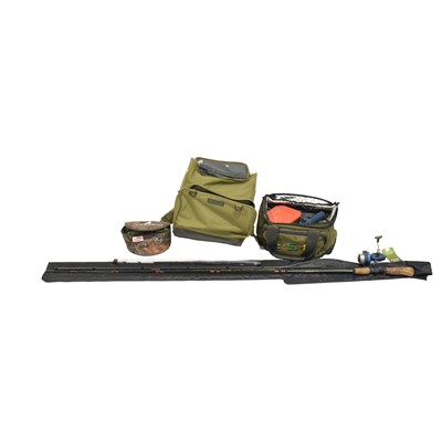 Lot 219 - Small quantity of modern fishing kit and tackle