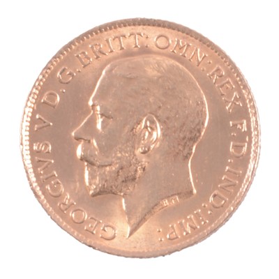 Lot 267 - George V gold half Sovereign coin, 1914