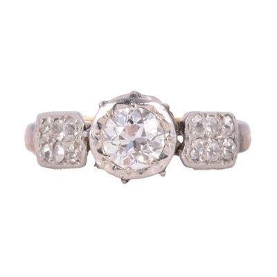 Lot 70 - A diamond solitaire ring.