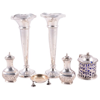 Lot 224 - Silver drum mustard, Carrington & Co., London 1927, and silver items.