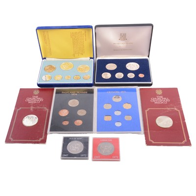 Lot 218 - Small collection of UK presentation coin sets and coins.