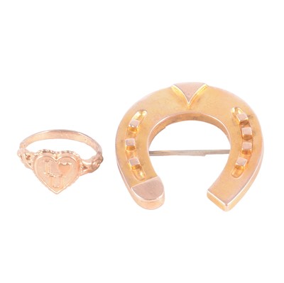 Lot 160 - A 9 carat gold ring, pair of aquamarine earrings, and unmarked yellow metal horseshoe brooch.