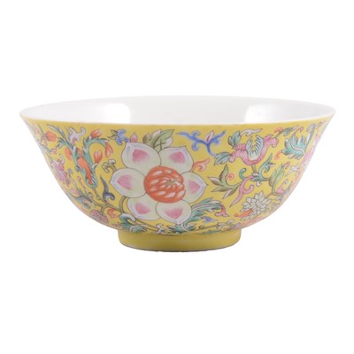 Lot 32 - Chinese porcelain yellow ground bowl