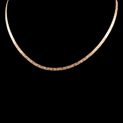 Lot 313 - A 9 carat yellow gold textured necklace.