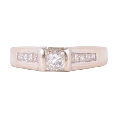 Lot 75 - A diamond ring.