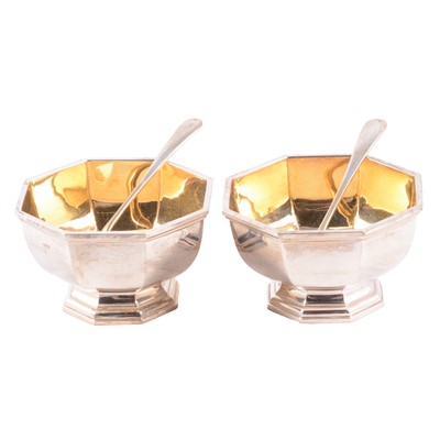 Lot 242 - A pair of Asprey silver octagonal salts with matching spoons, London 1996/1998.