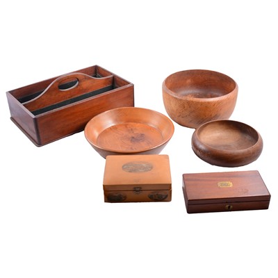 Lot 122 - A collection of wooden items
