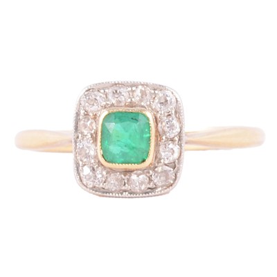 Lot 17 - An emerald and diamond cluster ring.