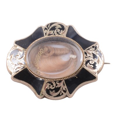 Lot 187 - An In Memoriam brooch with lock of hair.