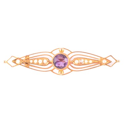 Lot 178 - An amethyst and seed pearl bar brooch.