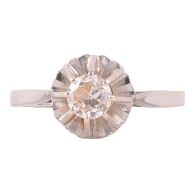 Lot 70 - A diamond solitaire ring.