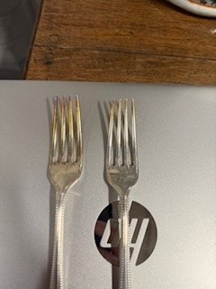 Lot 137 - Canteen of bead edge cutlery, twelve place setting