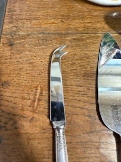 Lot 137 - Canteen of bead edge cutlery, twelve place setting