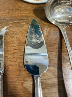 Lot 137 - Canteen of bead edge cutlery, twelve place setting