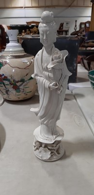 Lot 50 - Assorted Chinese decorative wares