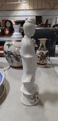 Lot 50 - Assorted Chinese decorative wares