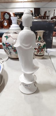 Lot 50 - Assorted Chinese decorative wares