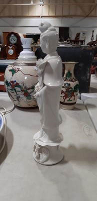Lot 50 - Assorted Chinese decorative wares