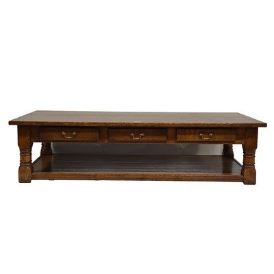 Lot 370 - Modern oak coffee table