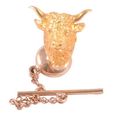 Lot 377 - A 9 carat yellow gold bull's head tie tac.