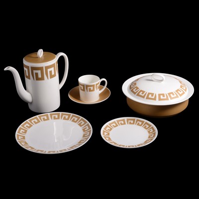 Lot 68 - Wedgwood bone china dinner service Old Gold Keystone, designed by Susie Cooper