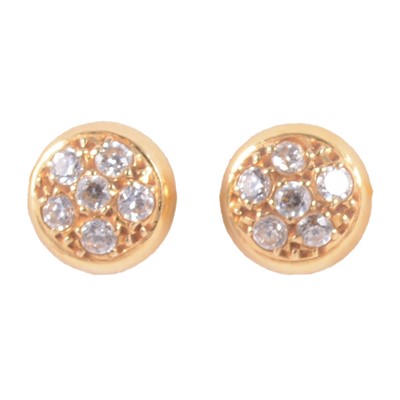 Lot 323 - A pair of diamond earstuds.