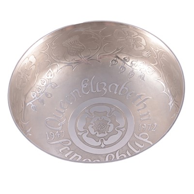 Lot 158 - Britannia standard silver Royal Silver Wedding Commemorative rose bowl