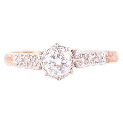 Lot 71 - A diamond solitaire ring.