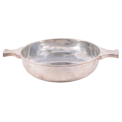 Lot 161 - Large silver quaich