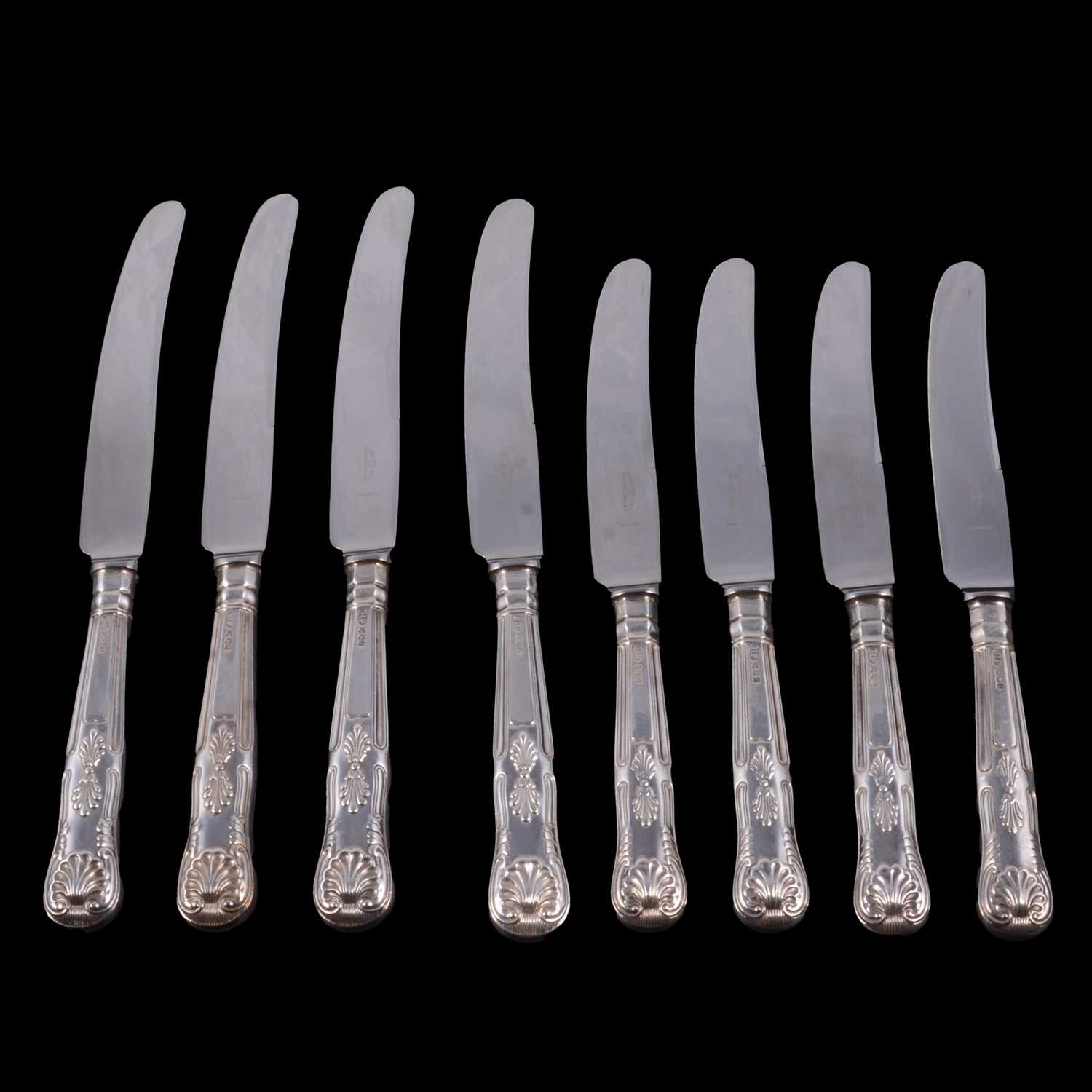 Lot 163 - Eighteen Kings pattern silver handled knives.