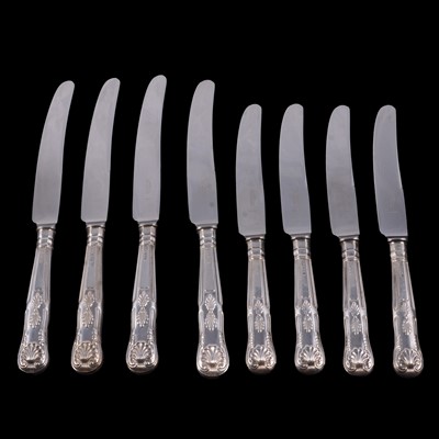Lot 163 - Eighteen Kings pattern silver handled knives.