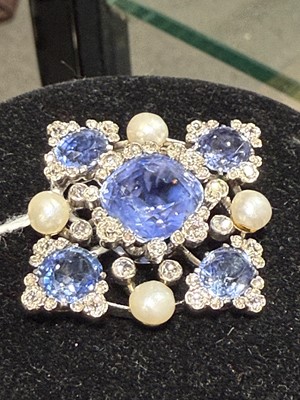 Lot 171 - A fine sapphire, diamond and pearl brooch.