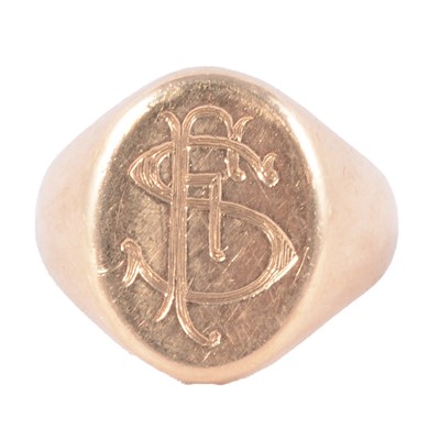 Lot 123 - A 9 carat yellow gold signet ring.