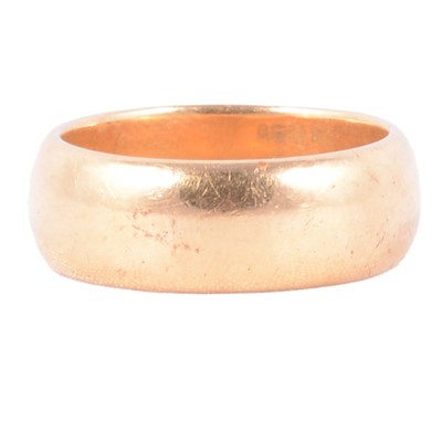 Lot 119 - A Victorian 18 carat yellow gold wedding band.