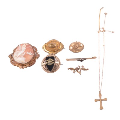 Lot 204 - A collection of Victorian pinchbeck and gold-plated jewellery.