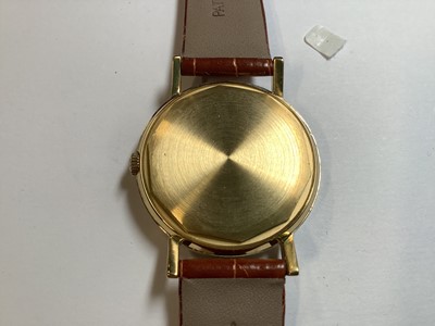 Lot 418 - Patek Philippe - a gentleman's 18 carat yellow gold wristwatch.