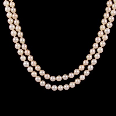 Lot 324 - A two row cultured pearl necklace.