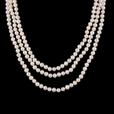 Lot 315 - A three row cultured pearl necklace.