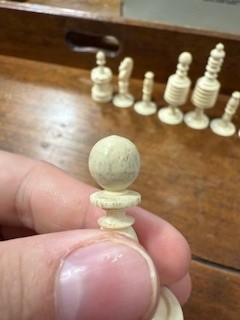 Lot 85 - Late 19th Century English bone chess set, Barleycorn pattern