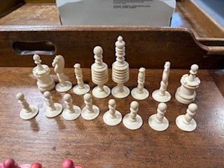 Lot 85 - Late 19th Century English bone chess set, Barleycorn pattern