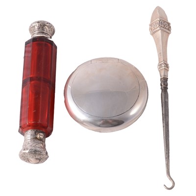 Lot 209 - A double-ended glass scent bottle, silver tobacco box, and silver-handled buttonhook.