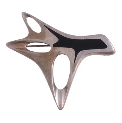 Lot 405 - Henning Koppel for Georg Jensen - a silver brooch number 323