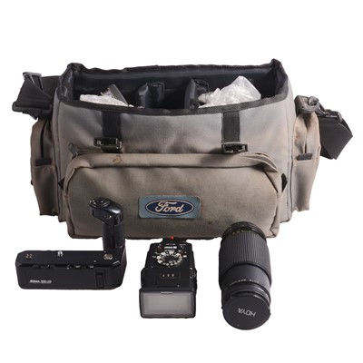 Lot 90 - Nikon FM 35mm camera, and other accessories