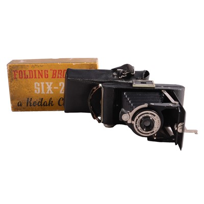 Lot 89 - An assortment of cameras