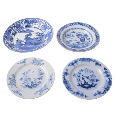 Lot 16 - Small group of Chinese export plates and two Delft plates