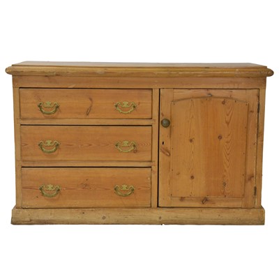 Lot 395 - Pine Lincolnshire dresser