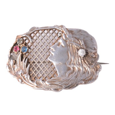 Lot 425 - Arthur Johnson Smith - an Art Nouveau silver brooch.