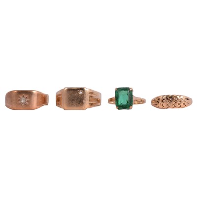 Lot 147 - Four rings, and a yellow metal swivel fob.