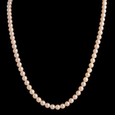 Lot 309 - A single row cultured pearl necklace.